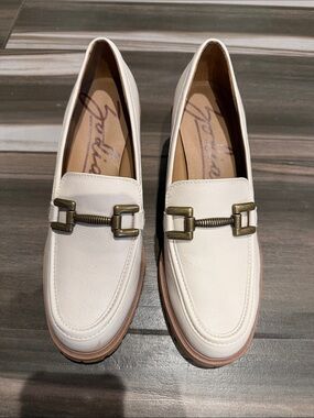 Zodiac Cream Leather Moccasin Loafers with Antique Brass Accent